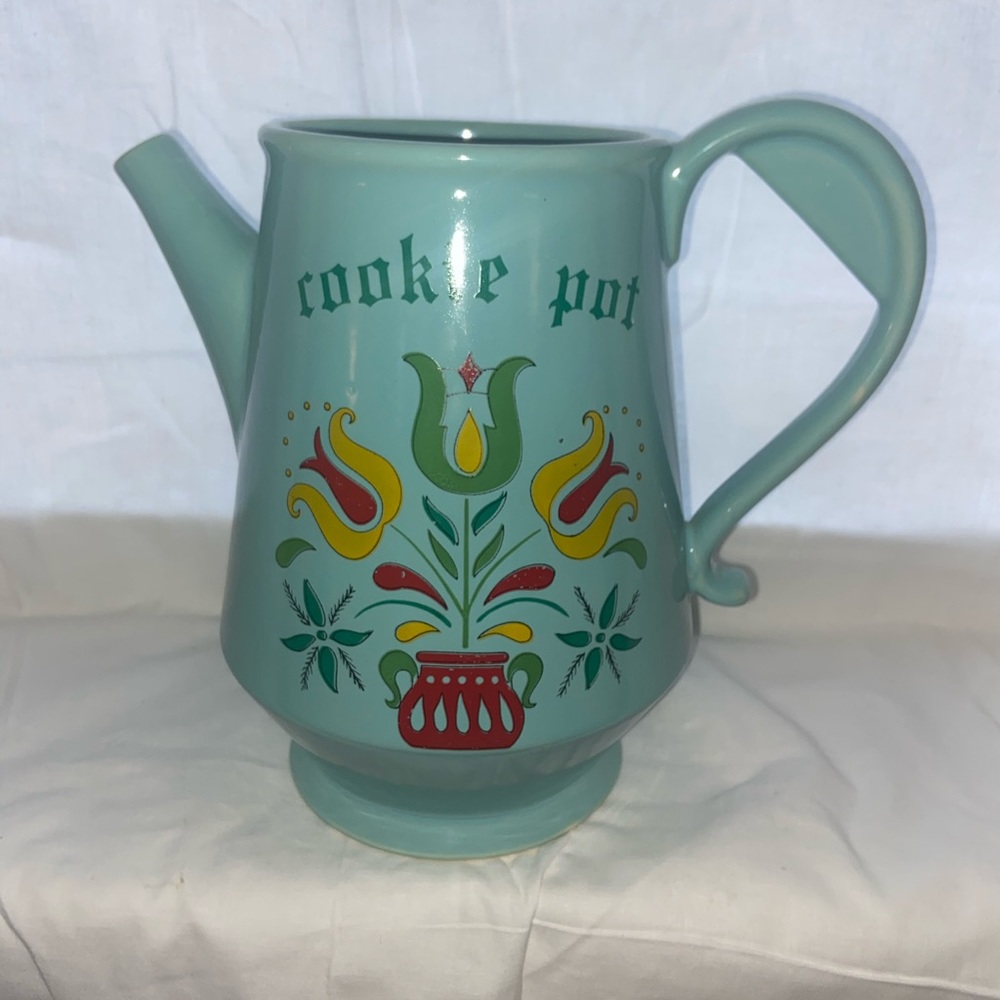 Vintage cookie jar tea pot